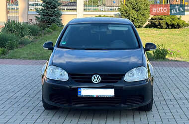 Хэтчбек Volkswagen Golf 2005 в 