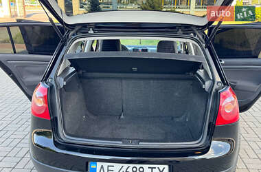 Хэтчбек Volkswagen Golf 2005 в 
