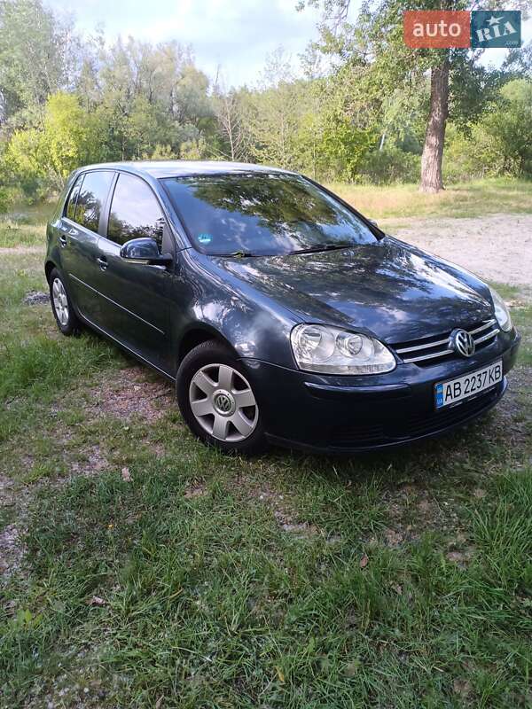 Хетчбек Volkswagen Golf 2006 в 