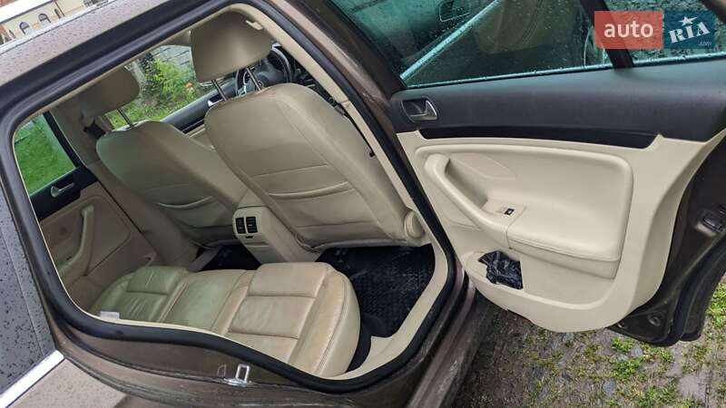 Універсал Volkswagen Golf 2010 в Кореці