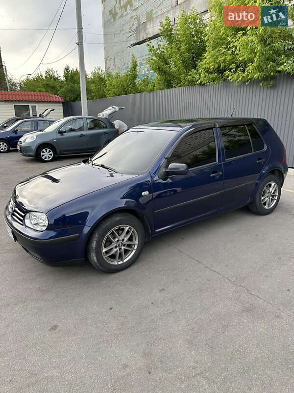 Volkswagen Golf 2000