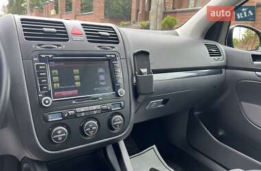 Хетчбек Volkswagen Golf 2008 в 