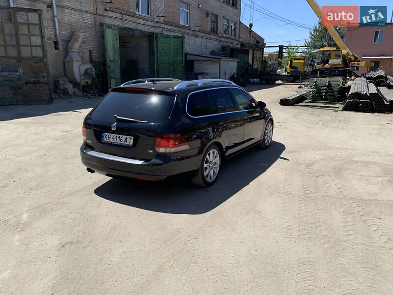 Універсал Volkswagen Golf 2010 в Дніпрі