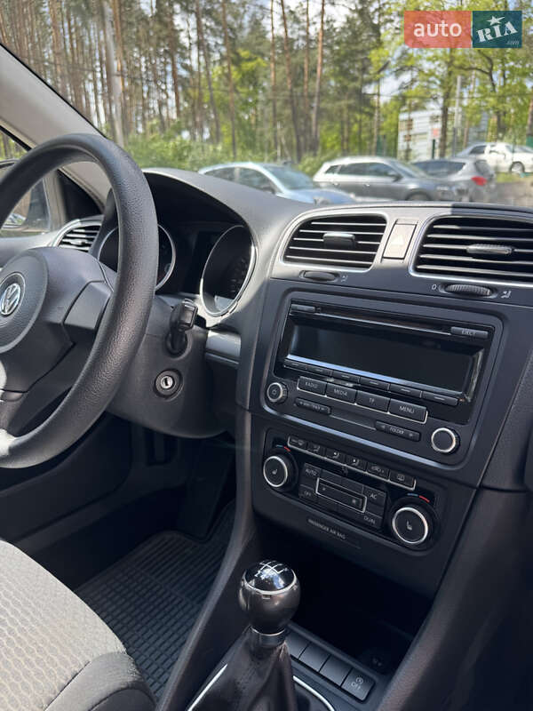 Універсал Volkswagen Golf 2012 в Ірпені