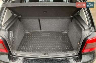 Хетчбек Volkswagen Golf 2000 в 