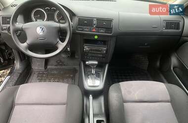 Хетчбек Volkswagen Golf 2000 в 