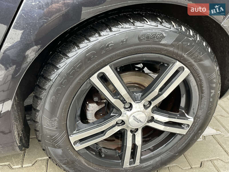 Хетчбек Volkswagen Golf 2005 в Луцьку