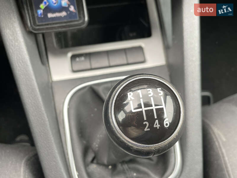 Хетчбек Volkswagen Golf 2005 в Луцьку