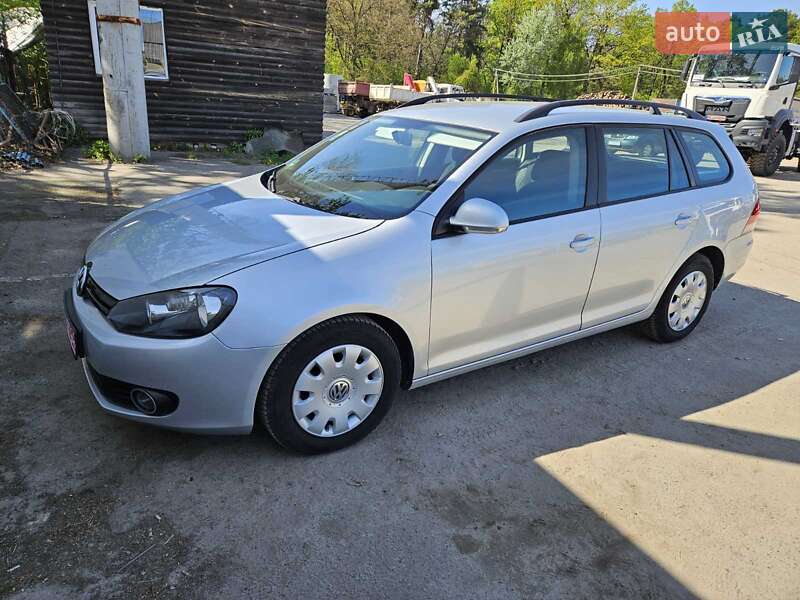 Универсал Volkswagen Golf 2010 в Луцке