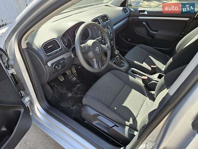 Универсал Volkswagen Golf 2010 в Луцке