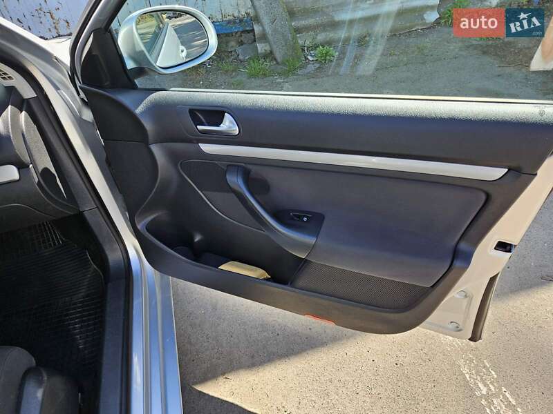 Универсал Volkswagen Golf 2010 в Луцке