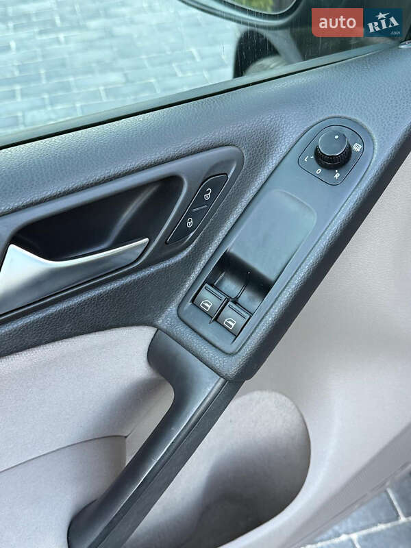 Хетчбек Volkswagen Golf 2010 в Вінниці