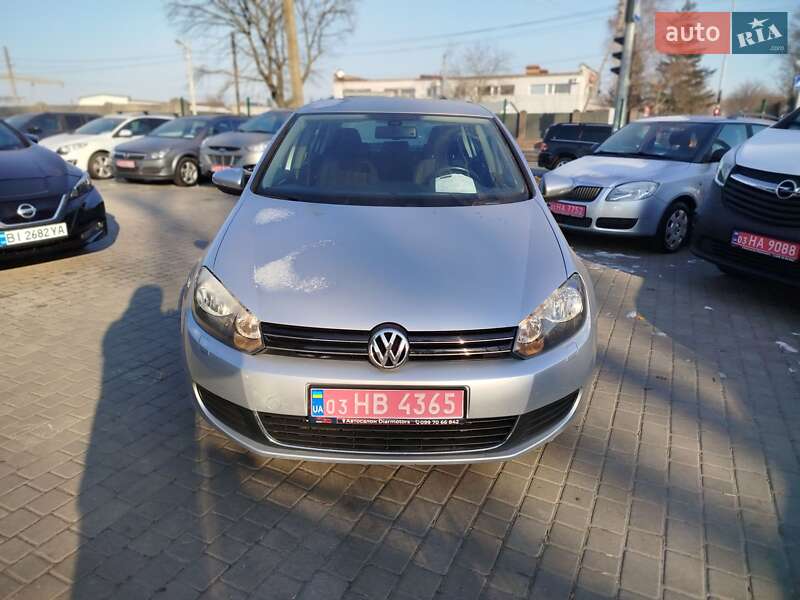 Хетчбек Volkswagen Golf 2009 в 