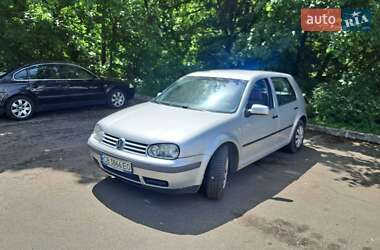 Хэтчбек Volkswagen Golf 2000 в 