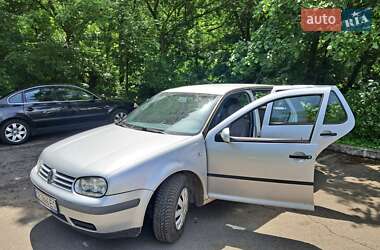 Хэтчбек Volkswagen Golf 2000 в 