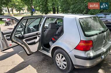 Хэтчбек Volkswagen Golf 2000 в 