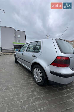 Хетчбек Volkswagen Golf 2001 в 