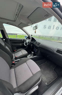 Хетчбек Volkswagen Golf 2001 в 