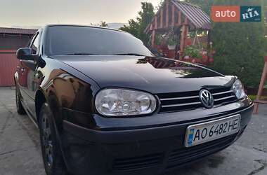 Хэтчбек Volkswagen Golf 2001 в 