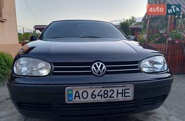 Хэтчбек Volkswagen Golf 2001 в 