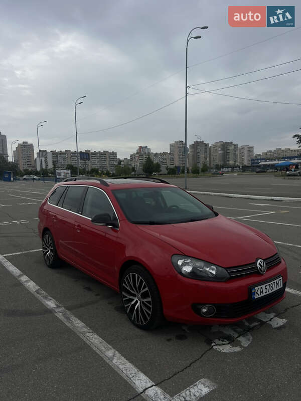 Універсал Volkswagen Golf 2011 в Києві