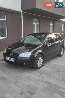 Хетчбек Volkswagen Golf 2005 в Охтирці
