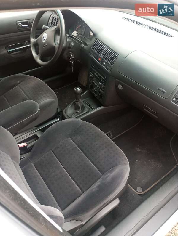 Універсал Volkswagen Golf 2001 в Долині