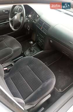 Універсал Volkswagen Golf 2001 в 