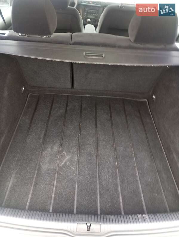 Універсал Volkswagen Golf 2001 в Долині