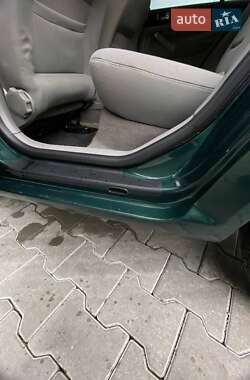 Хетчбек Volkswagen Golf 1998 в 