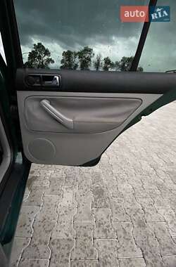 Хетчбек Volkswagen Golf 1998 в 