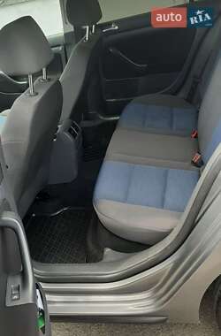 Хэтчбек Volkswagen Golf 2008 в 
