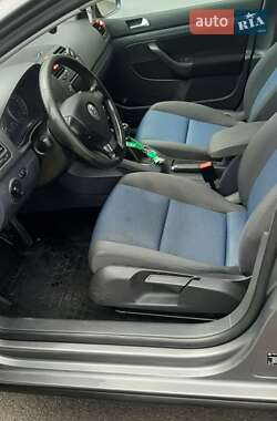Хэтчбек Volkswagen Golf 2008 в 