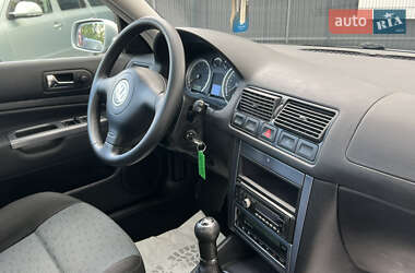 Хэтчбек Volkswagen Golf 2003 в 