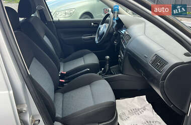 Хэтчбек Volkswagen Golf 2003 в 