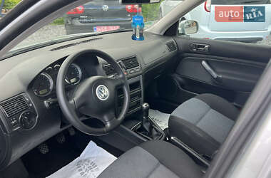 Хэтчбек Volkswagen Golf 2003 в 