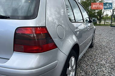 Хэтчбек Volkswagen Golf 2003 в 