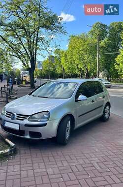 Хэтчбек Volkswagen Golf 2004 в Чернигове