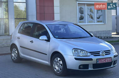 Хэтчбек Volkswagen Golf 2005 в Староконстантинове