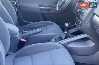 Хэтчбек Volkswagen Golf 2005 в 