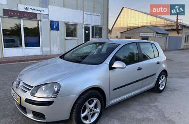 Хэтчбек Volkswagen Golf 2004 в 