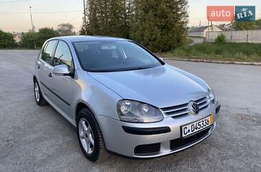 Хэтчбек Volkswagen Golf 2004 в 
