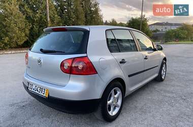 Хэтчбек Volkswagen Golf 2004 в 