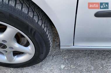 Хэтчбек Volkswagen Golf 2004 в 