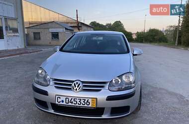 Хэтчбек Volkswagen Golf 2004 в 
