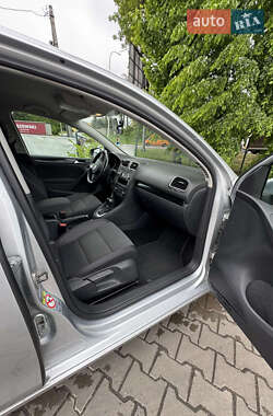 Хэтчбек Volkswagen Golf 2009 в 