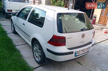 Хетчбек Volkswagen Golf 2000 в 