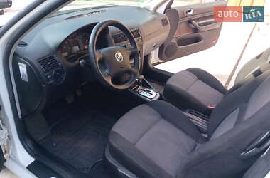 Хетчбек Volkswagen Golf 2000 в 