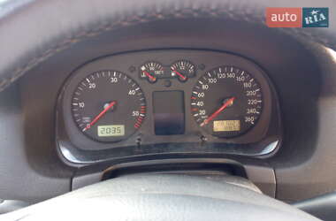 Хетчбек Volkswagen Golf 2000 в 