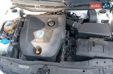 Хетчбек Volkswagen Golf 2000 в 